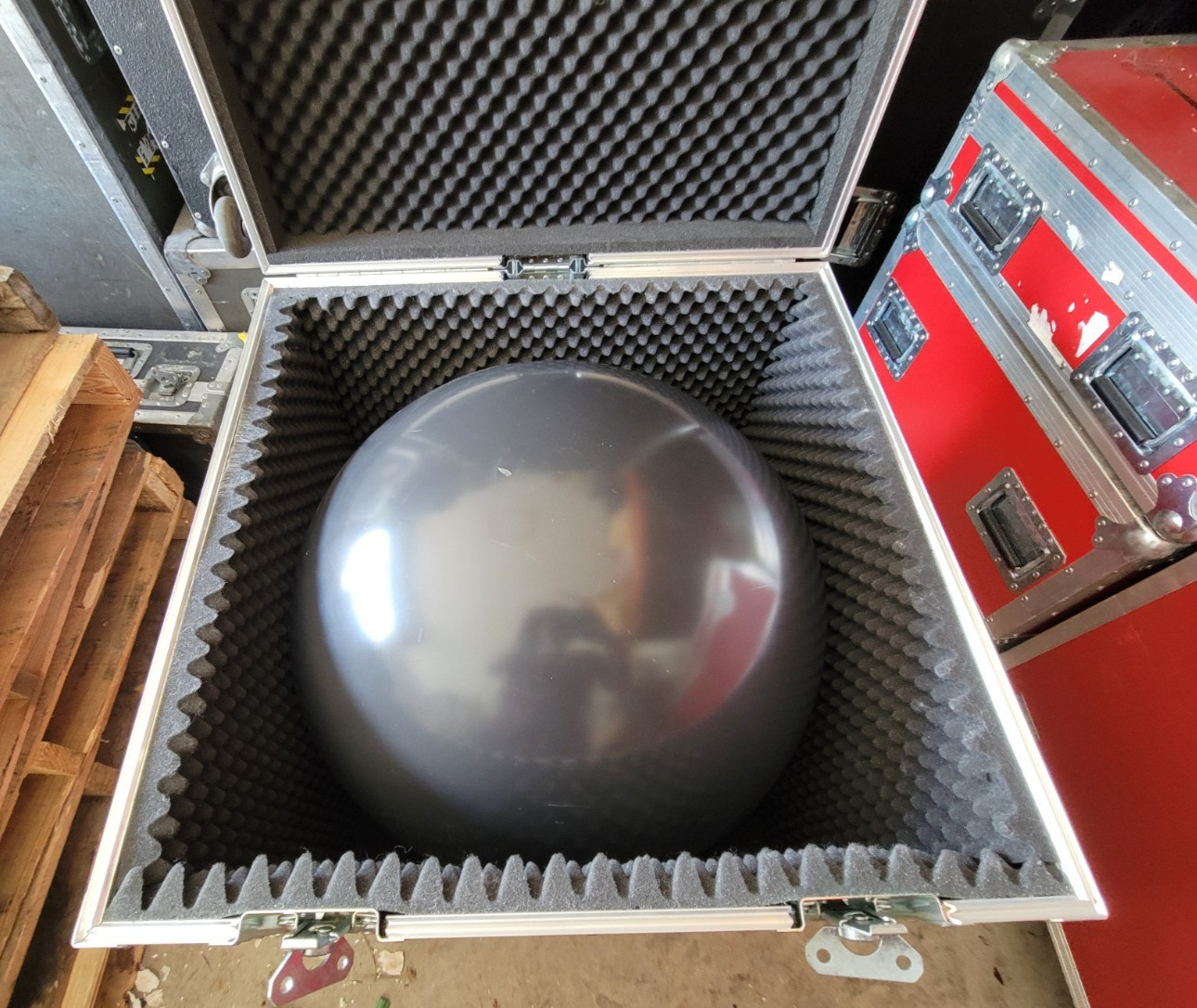 Pufferfish interactive Display sphere works with Barco F35 (NOT INCLUDED)