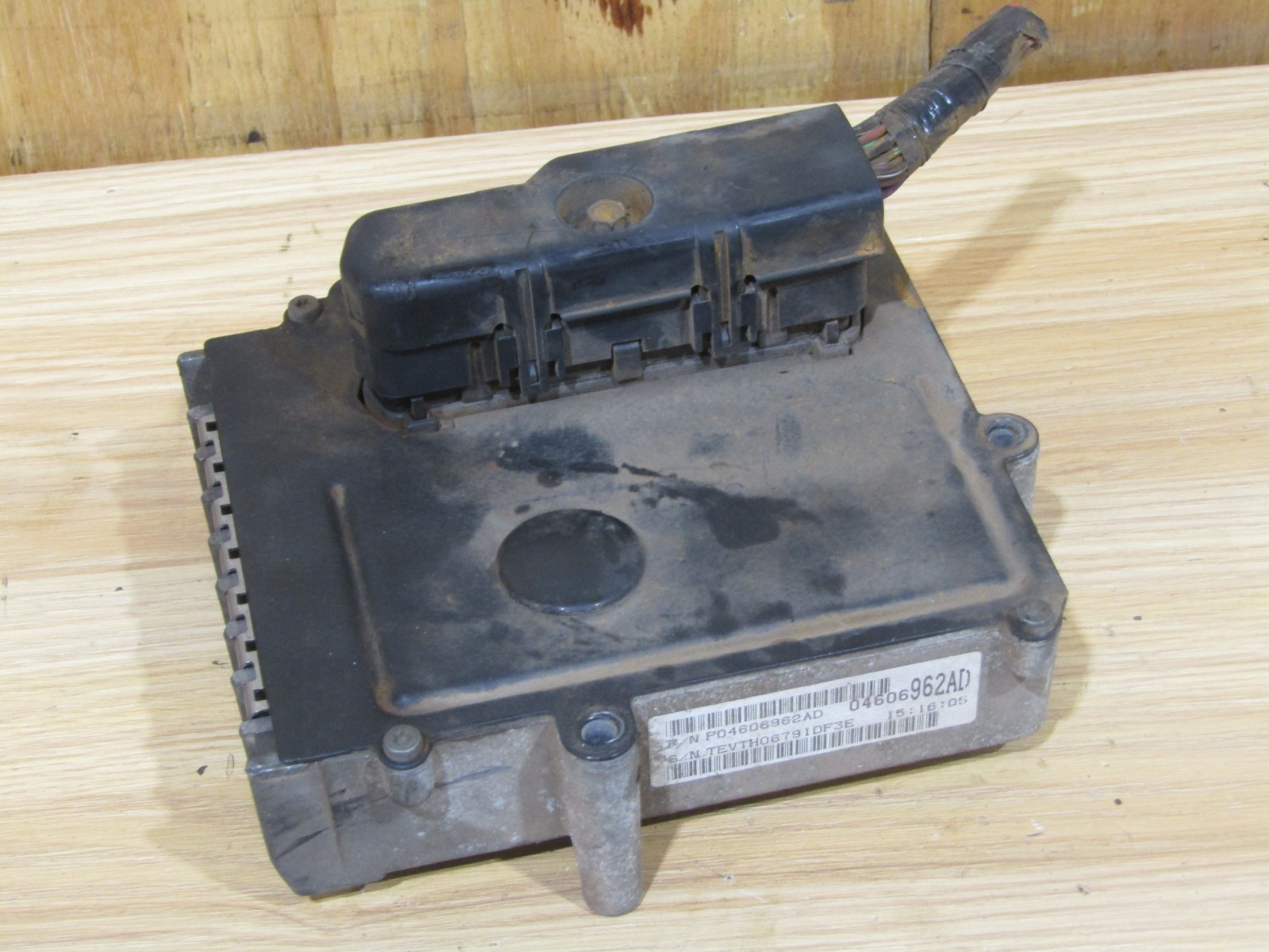 1999 Dodge Stratus 2.4L DOHC OEM transmission control module 99