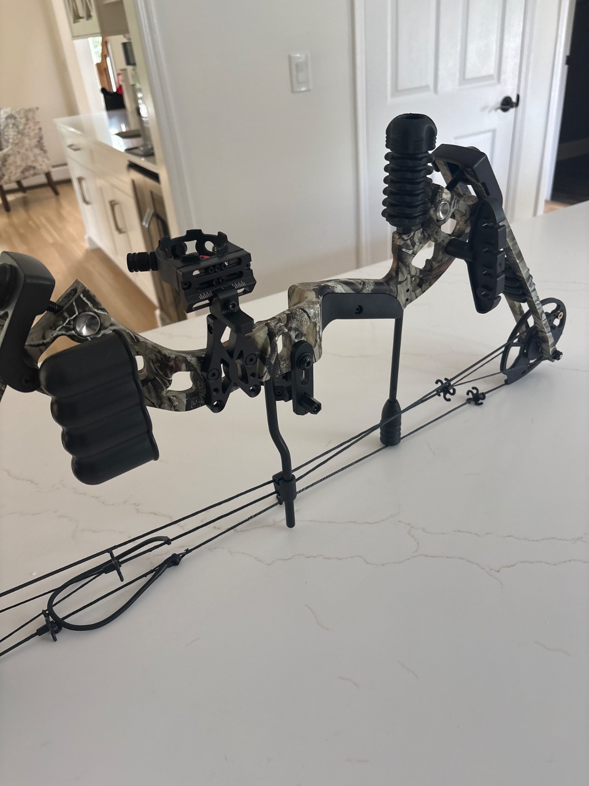 CREATIVE XP COMPOUND HUNTING BOW RIGHT HANDSD