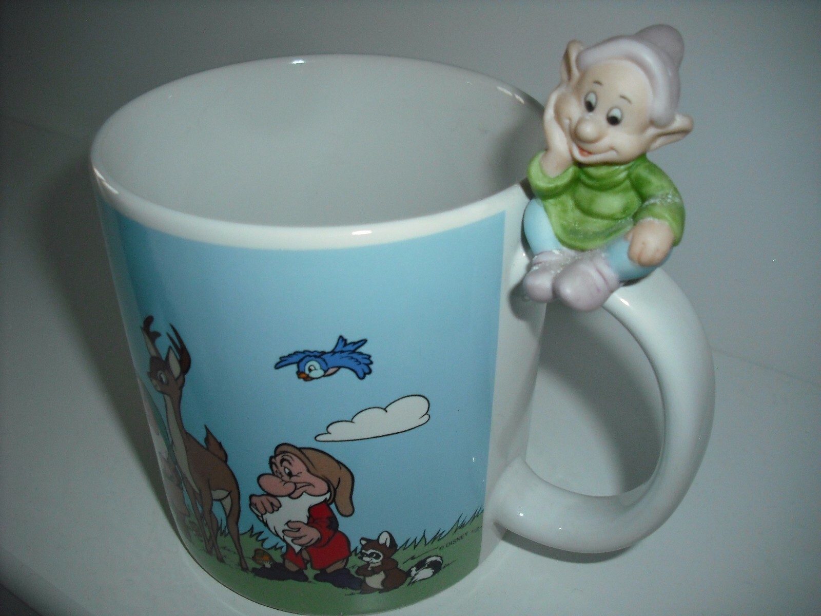 WALT DISNEY Snow White mug with dwarf feature