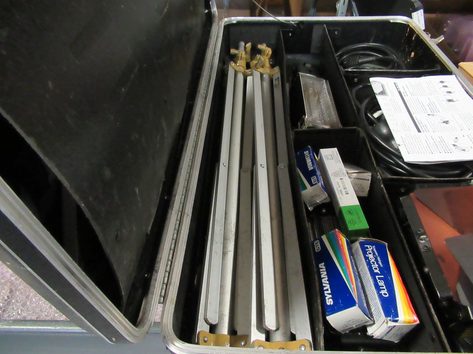 Lowel DV Creator Lighting Kit W/TO-83 Case