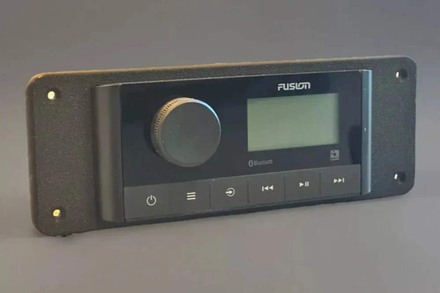 Flush‑Mount Adapter Plate for Fusion® RA60/RA210/RA670 Marine Radio