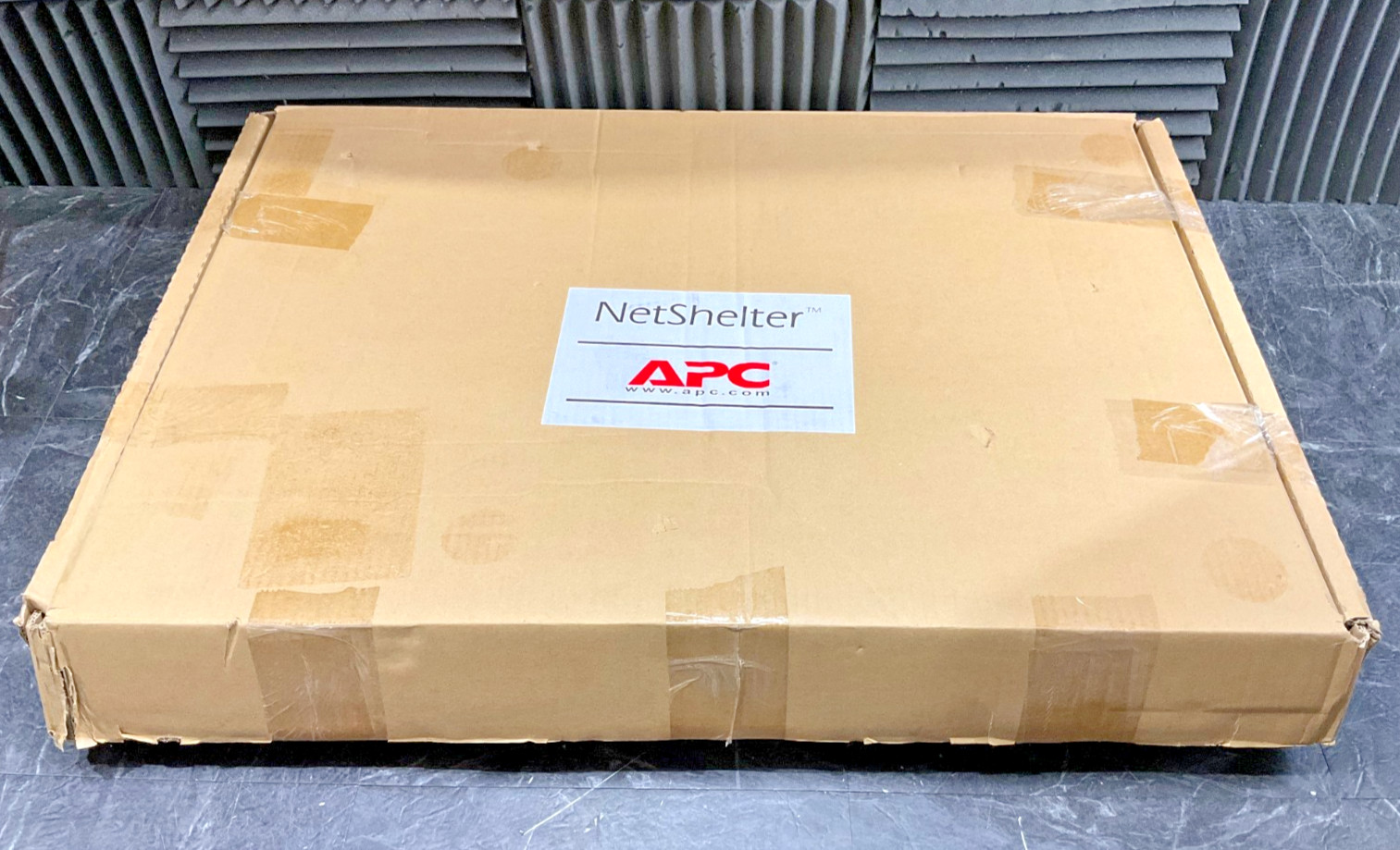 APC NetShelter Std Sliding Rack Shelf AR8123BLK ✅❤️️✅❤️️ NEW! SEALED! ✅❤️️✅❤️️