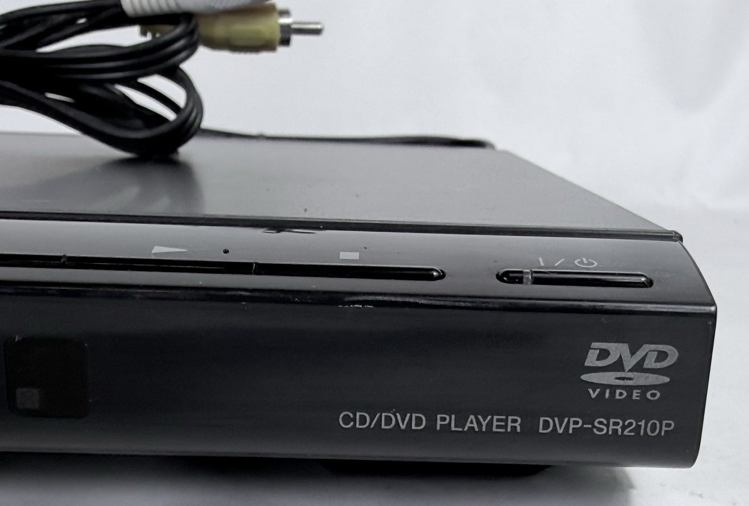 Sony DVP-SR210P DVD CD Player w Sony Universal Remote AV Cables Tested Works