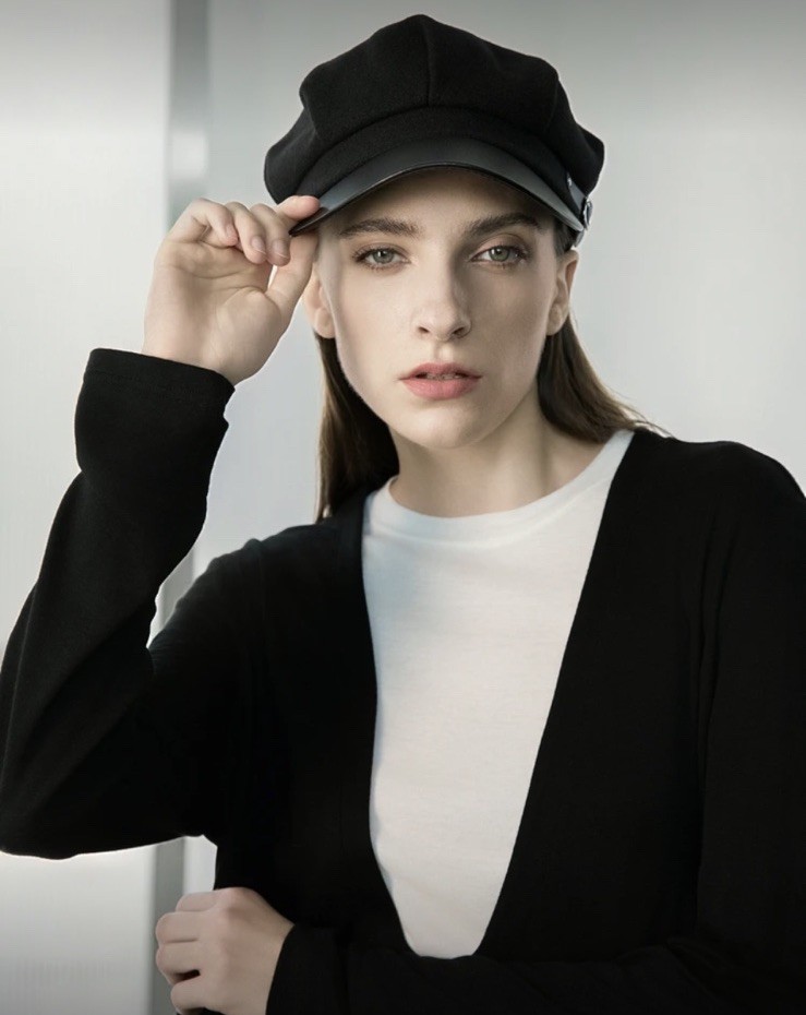 Black Adjustable Newsboy Cap Women's Classic Buckle Accent One Size