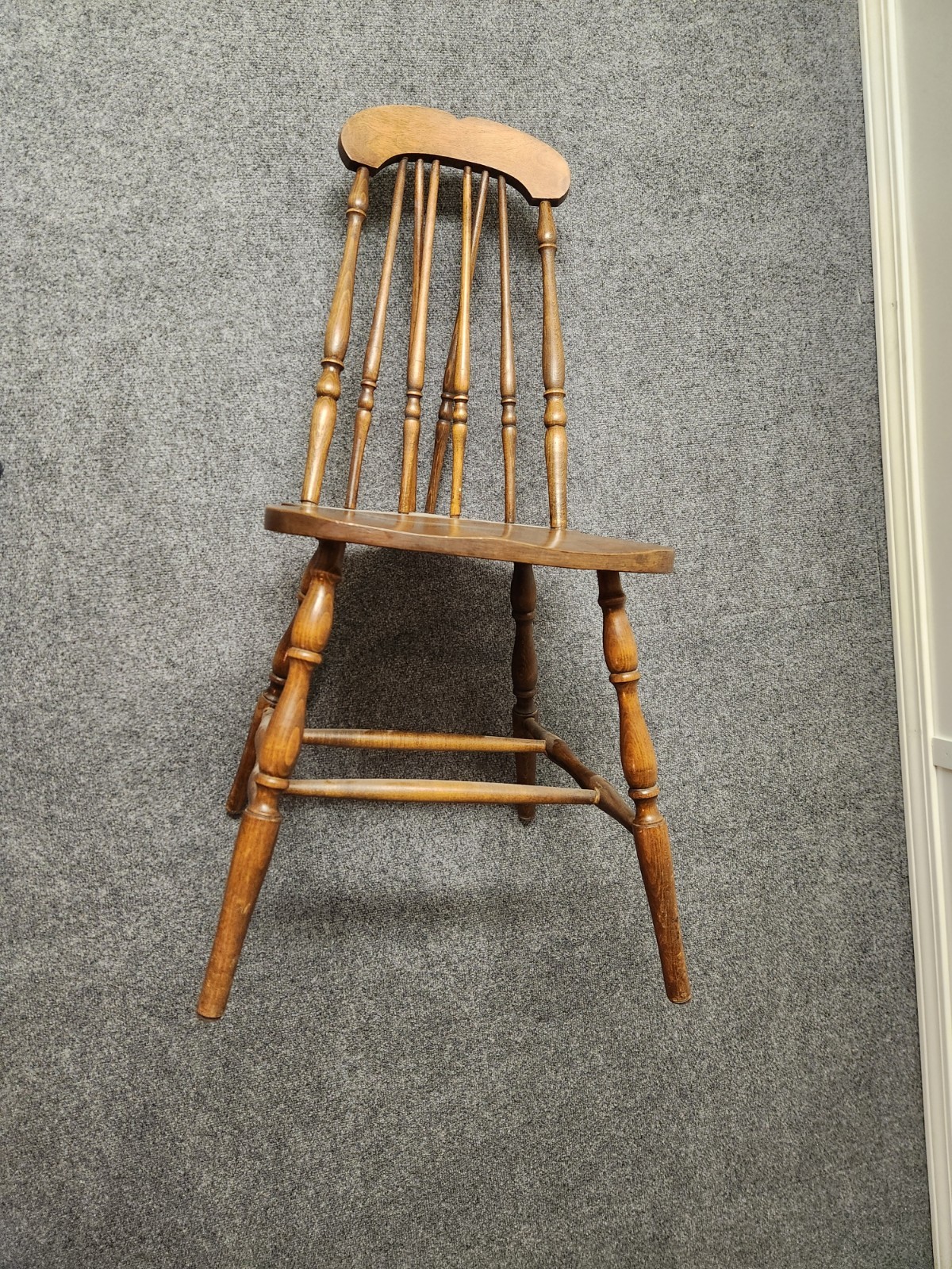 Vintage Amish Tapered Windsor Splat Brace Back Spindle Chair