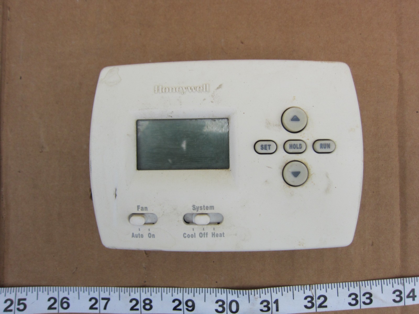 Honeywell PRO 4000 TH4110D1007 Programmable Thermostat, Used