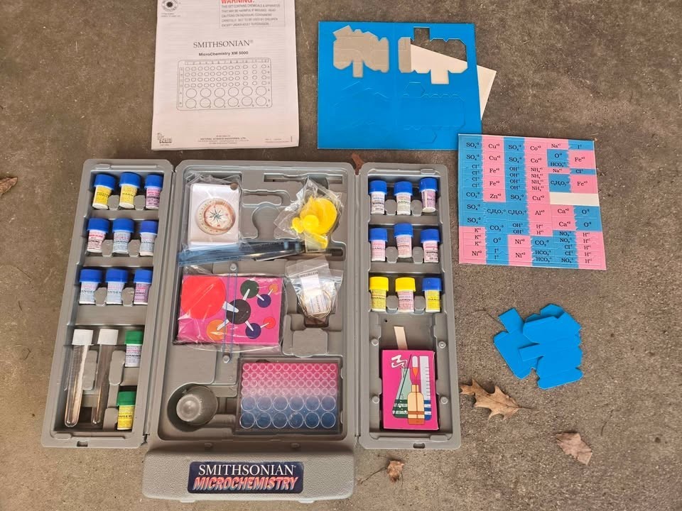 Smithsonian XM 5000 Microchemistry Set 1992 Vintage Chemistry Lab STEM Toy