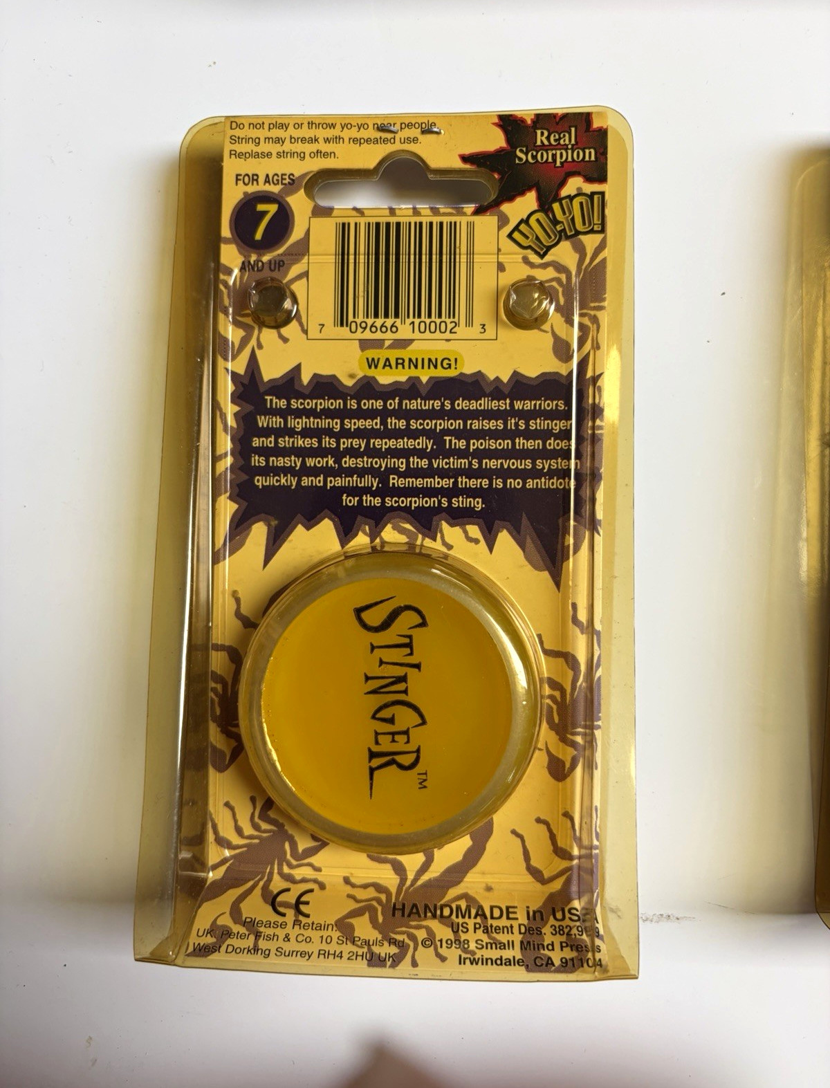 Small Minds Press Stinger Yo-Yo Real Scorpion Glow-in-the-Dark 1998 Vintage