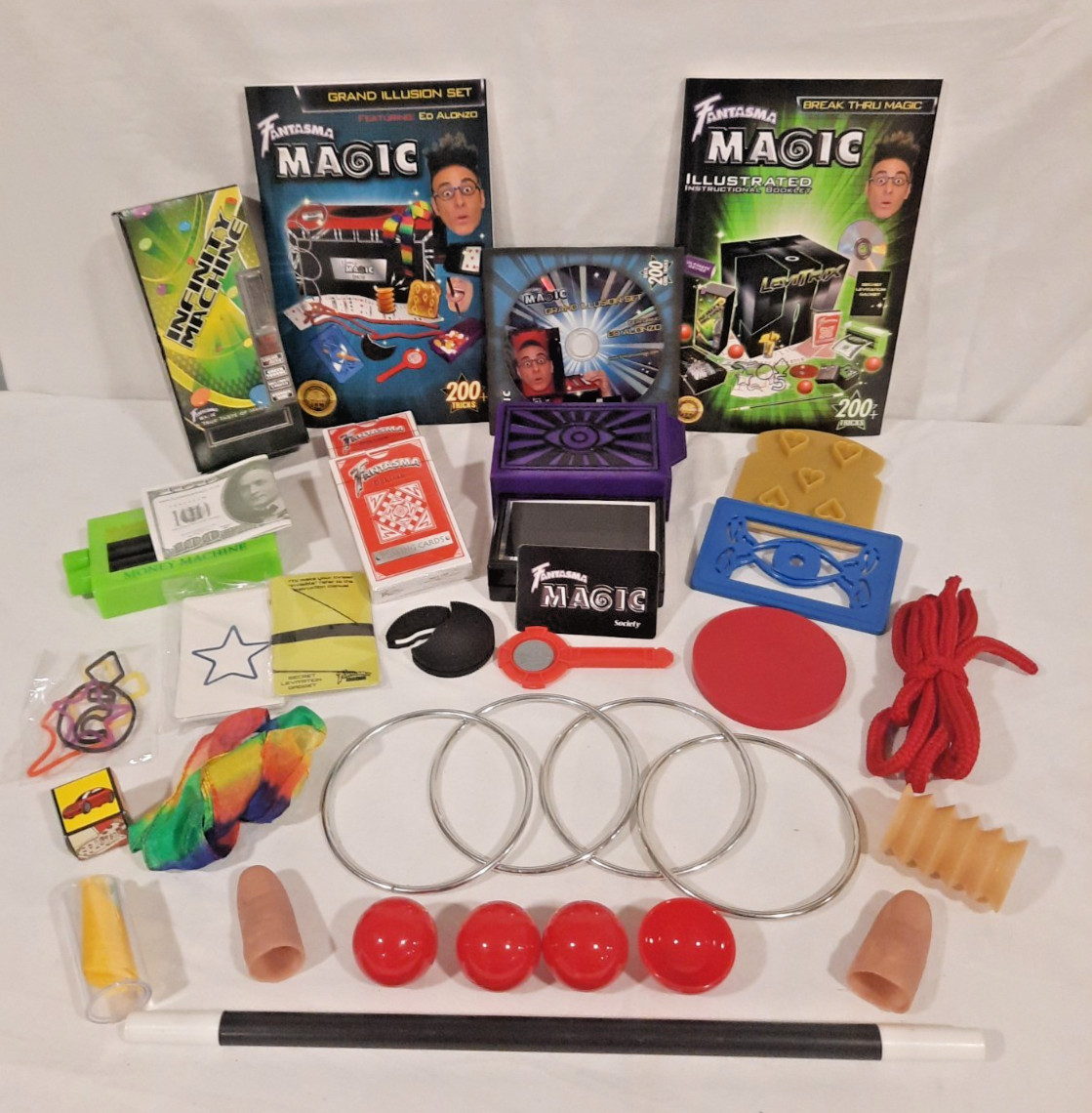 MAGIC SET FOR KIDS PLEASE READ DESCRIPTION. WILL NOT BE SHIPPED IN ORIGINAL BOX
