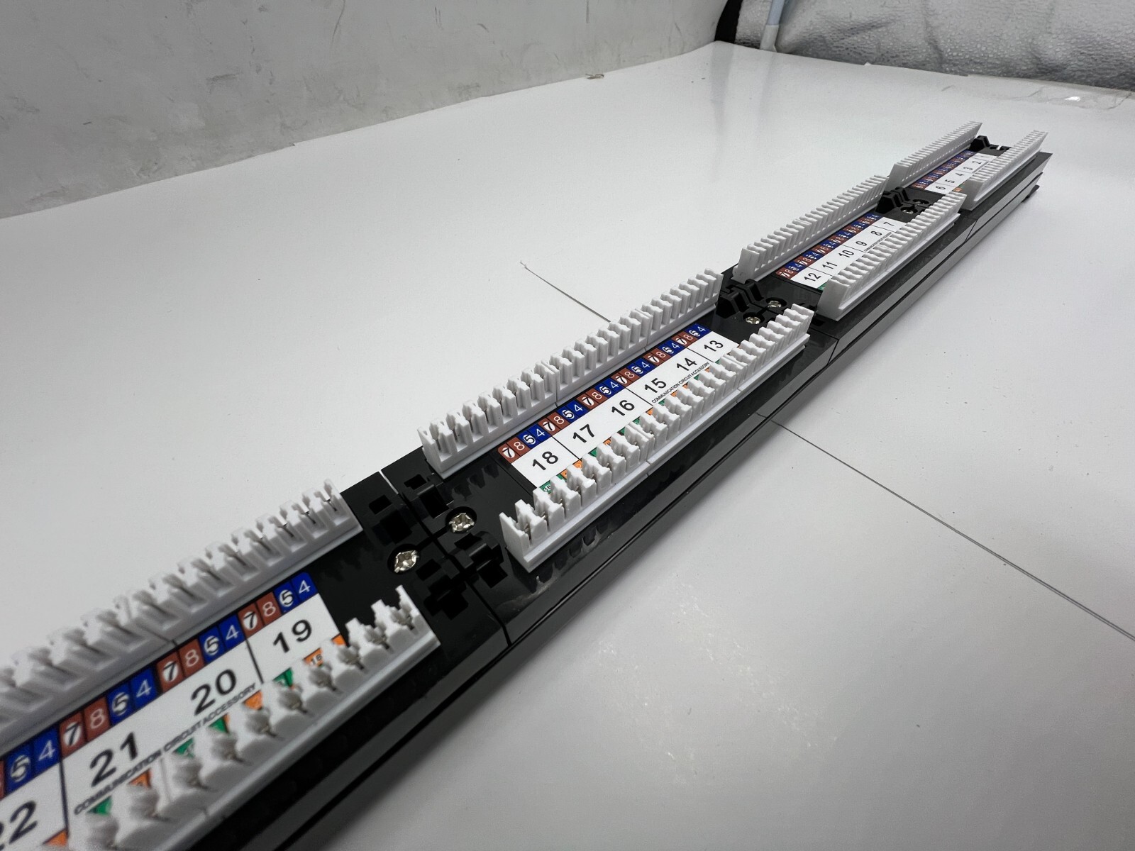 Iwillink Rackmount or Wall Mount Patch Panel Cat6 RJ45 Patch Panel Black