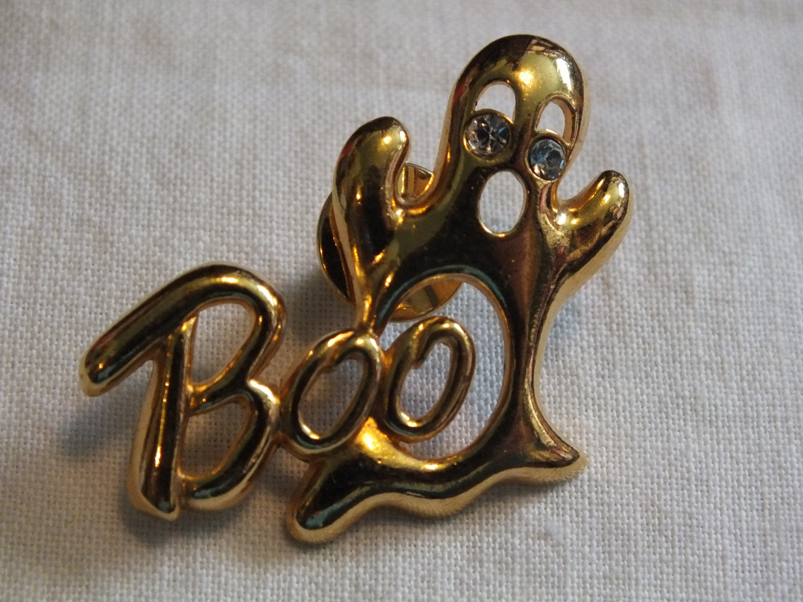 Halloween Brooch Pin Ghost "BOO" 1 1/2 x 1 1 /2 Inch Rhinestone Eyes CUTE