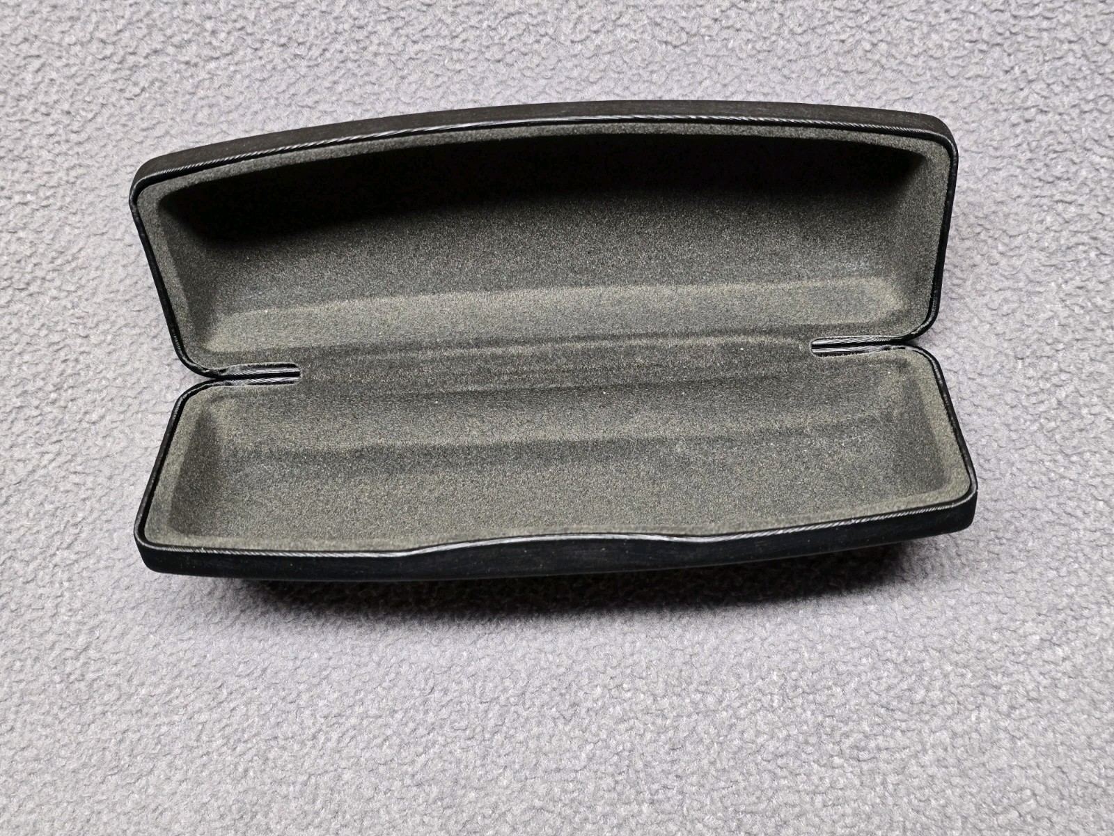 Joseph Abboud Clam Shell Black Eyeglasses Case Preowned