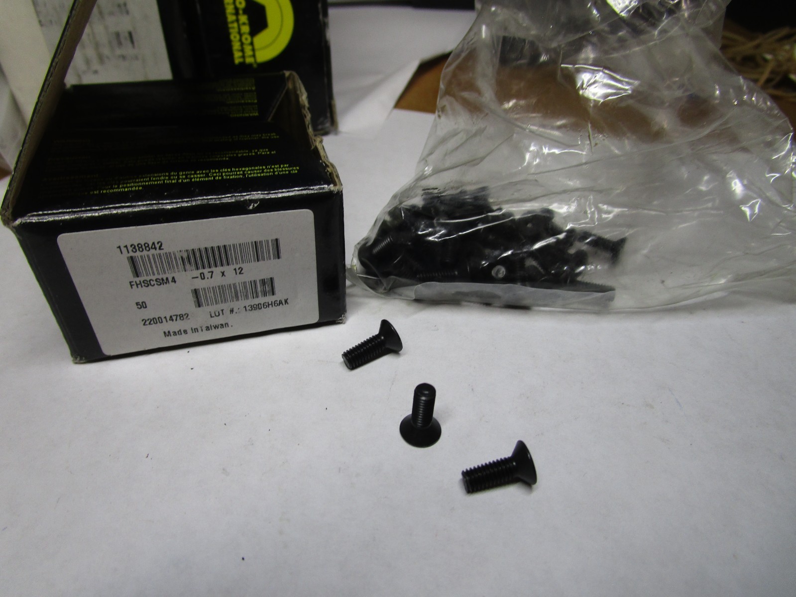 M4-0.7 x 12mm L 2.5mm Hex 10.9 Bl Oxide Steel Flat Head Socket Cap Screw QTY 100