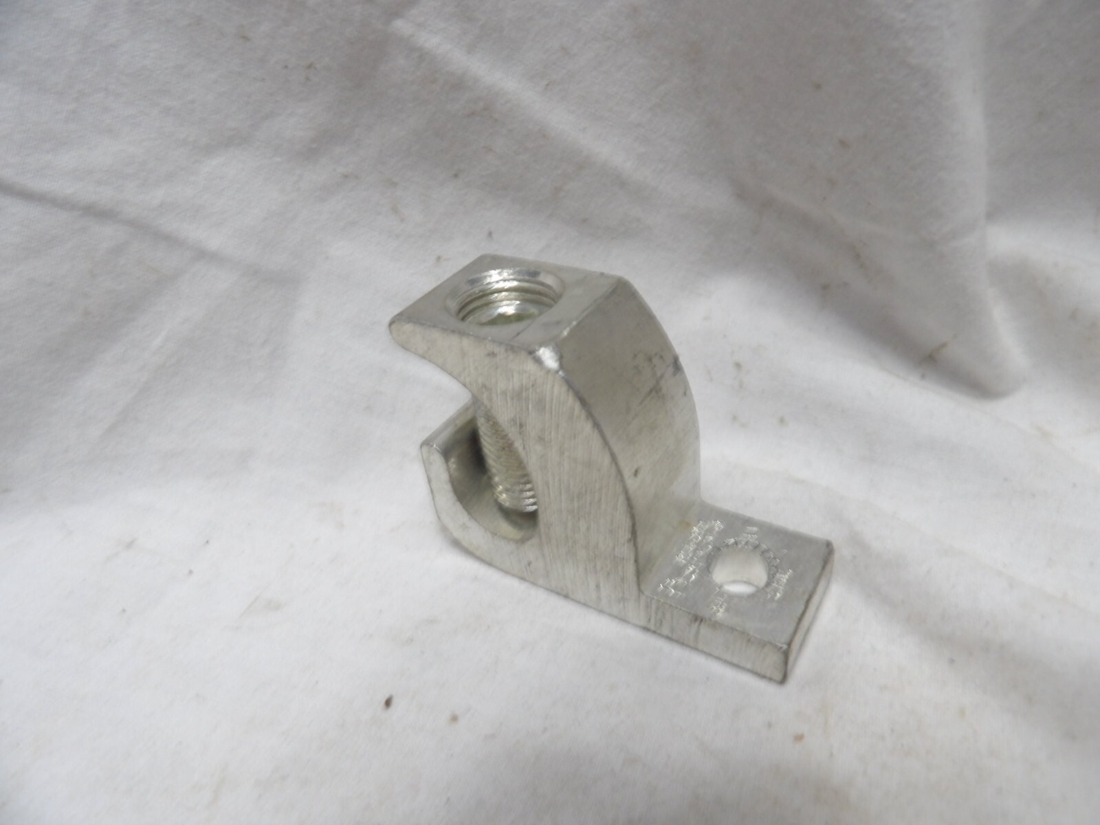 250 KCMIL-6 Aluminum Grounding Lug