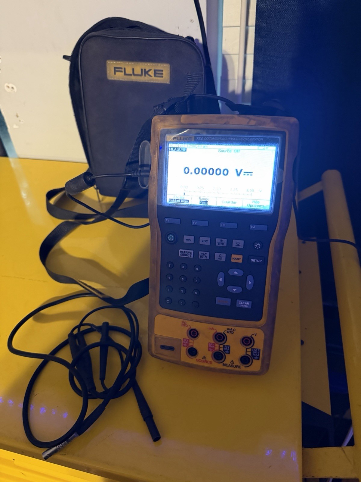 Fluke 754 Documenting Process Calibrator w/ Test Leads & Fluke Carry Case