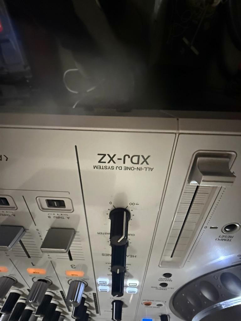 Pioneer DJ XDJ-XZ White 4-Channel 2-Deck Controller Built-In Mixer 16 Pads