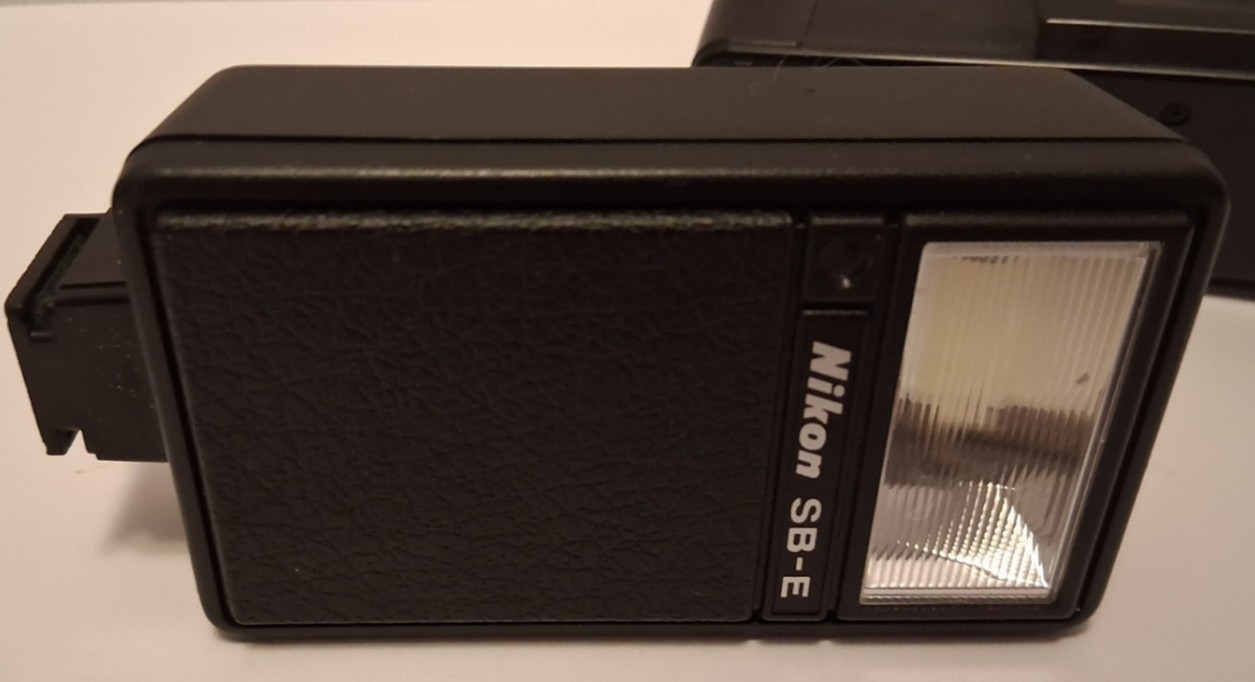 Nikon Speedlight SB-E, Untested with case
