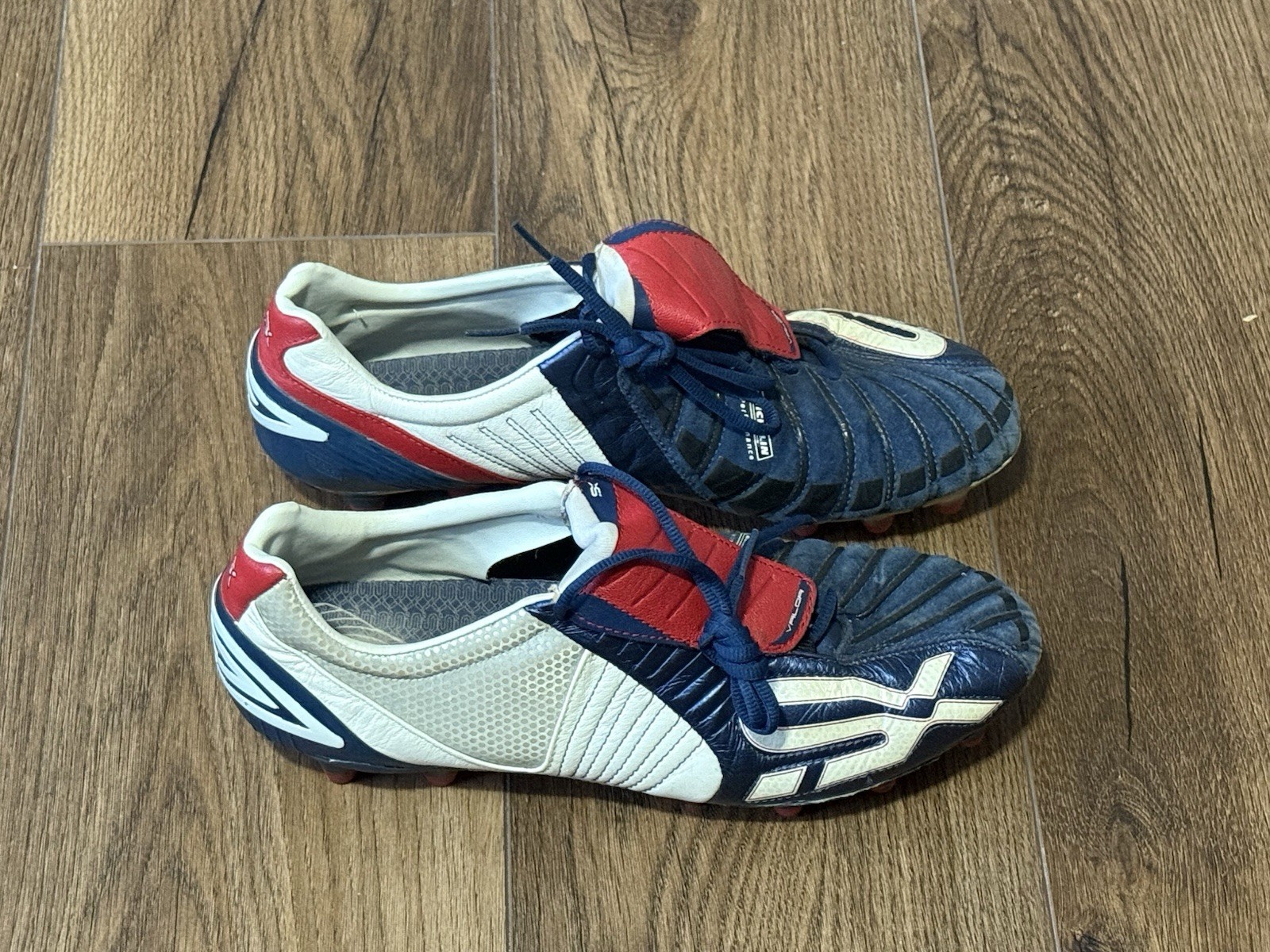 Umbro SX Valor II Kangaroo Upper Blue/Red/White Sz 11.5 Good Condition 2007