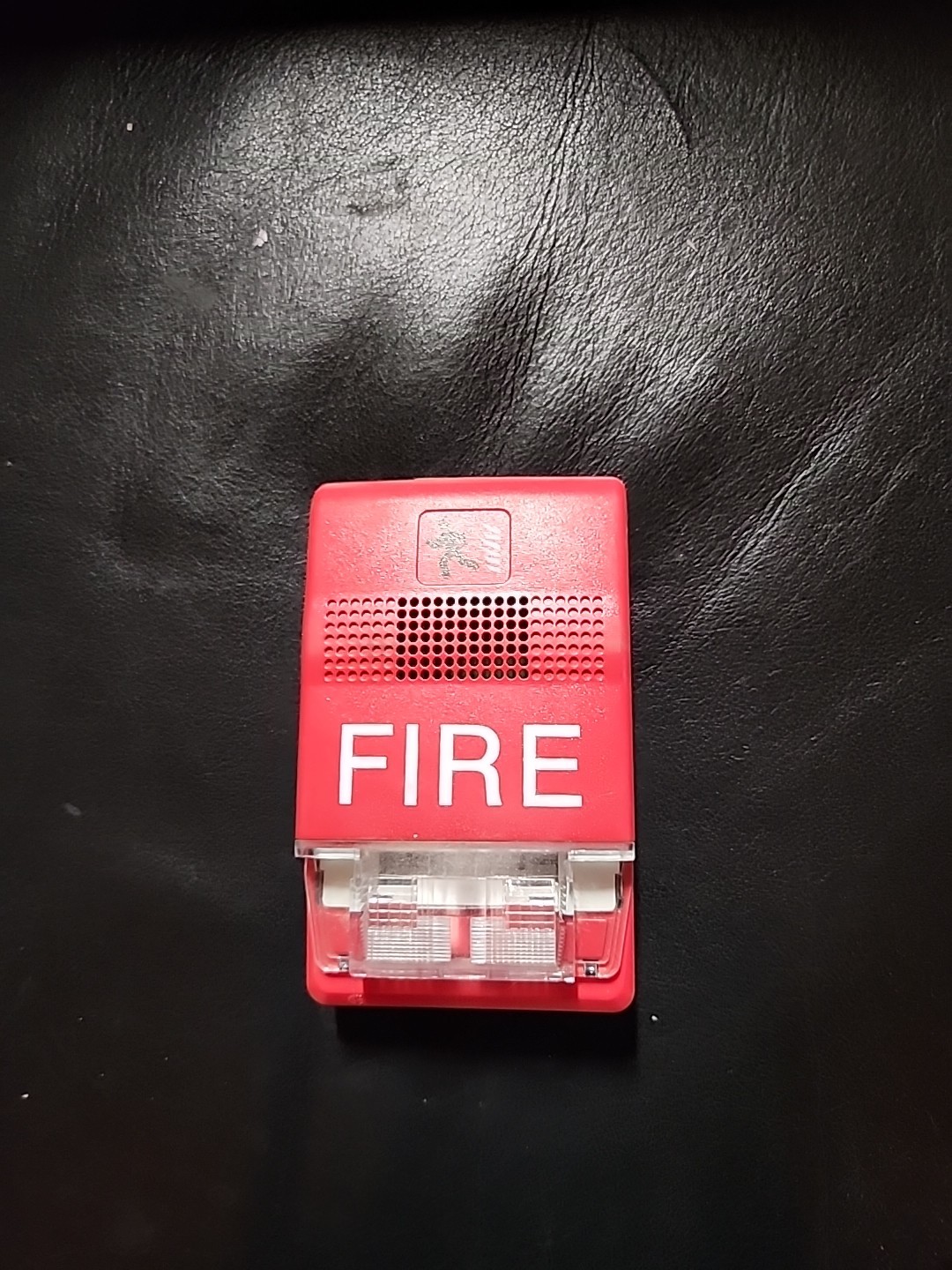 edwards multi CD Strobe wall mount red
