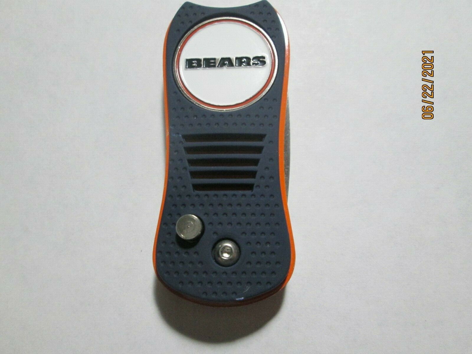 Chicago Bears 2 Sided Golf Ball Marker with Switchfix Switchblade Divot Tool