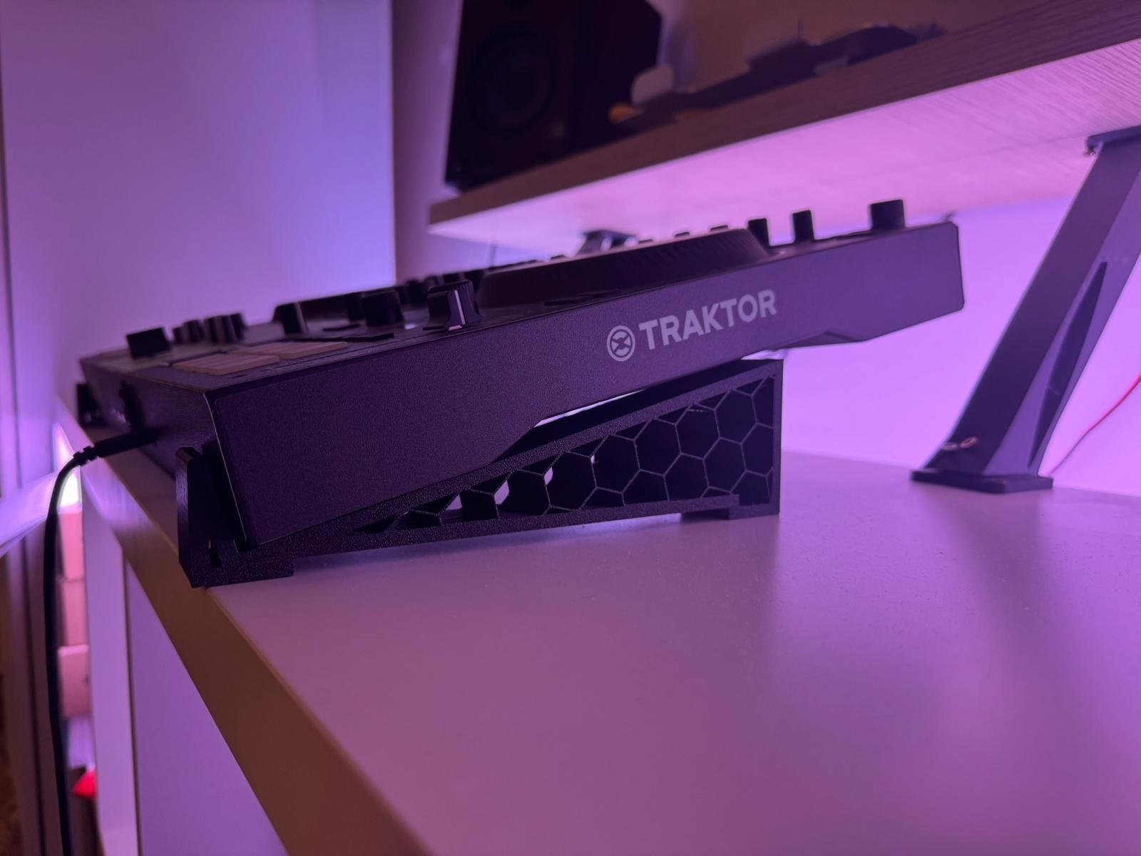 DJ Console Lift - Ergonomic and Professional Stand for DJ Console
