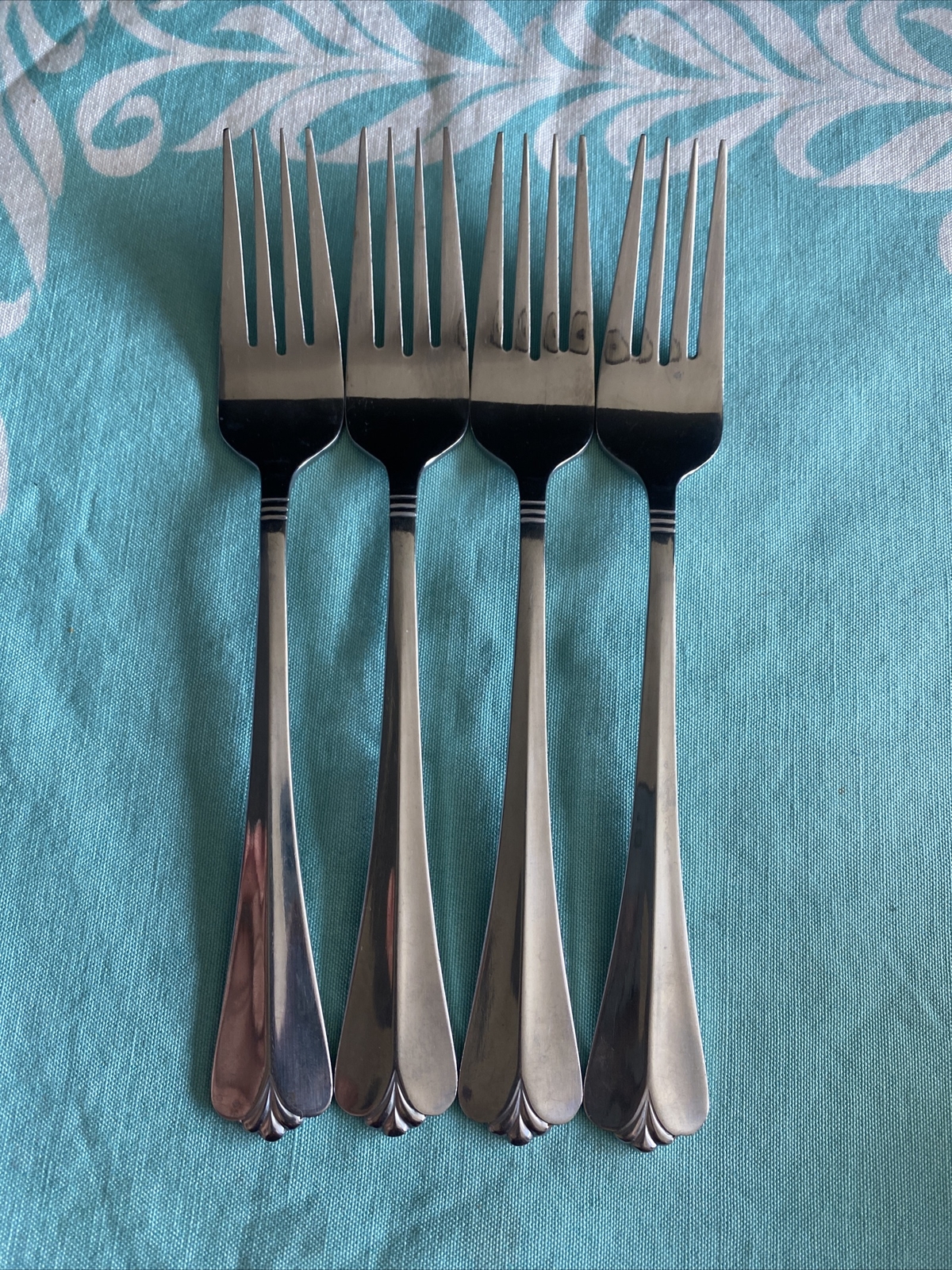 4 Pcs Rogers Co Country Shell Dinner Forks Stainless Flatware