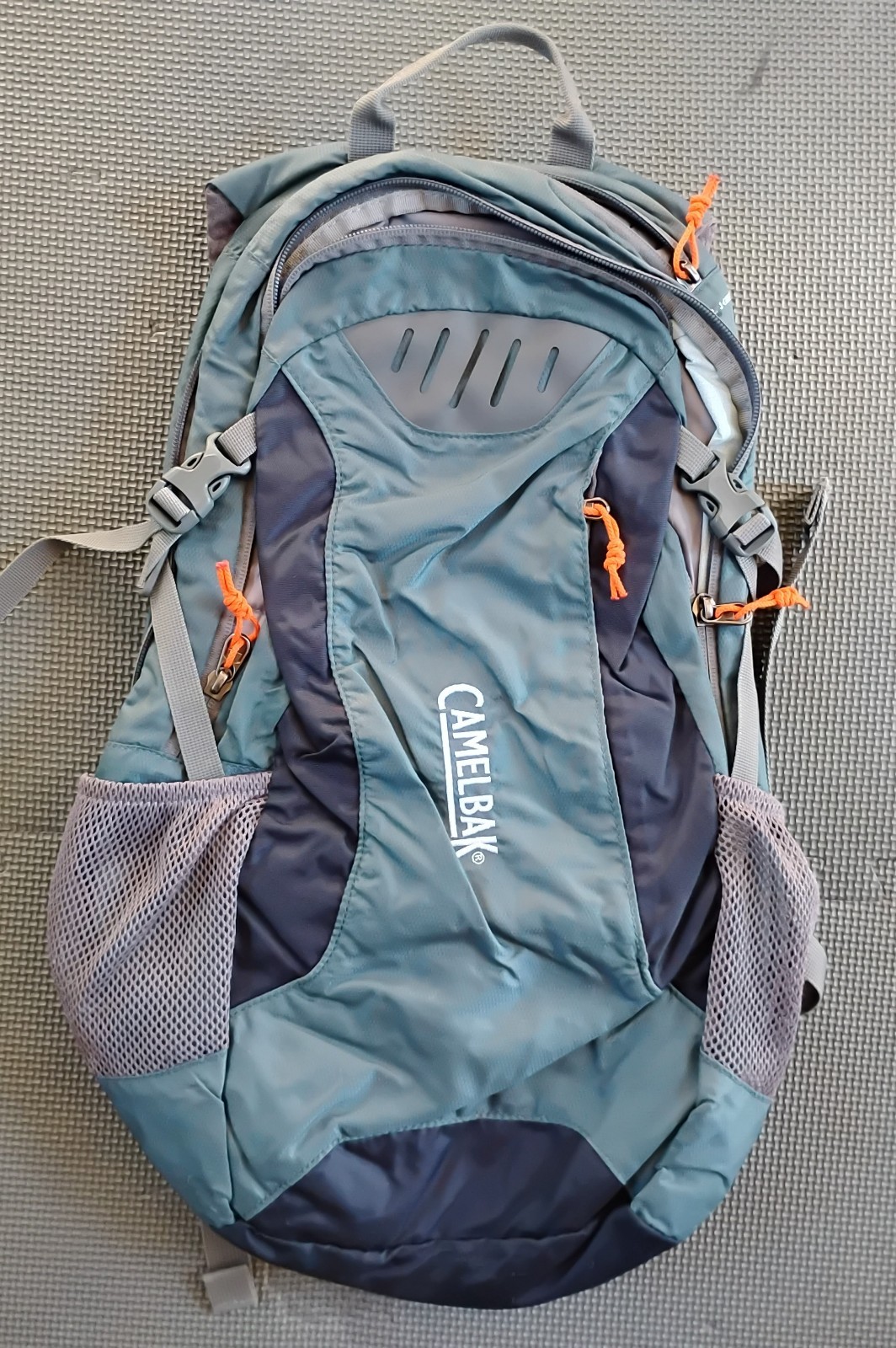 camelbak cloud walker backpack