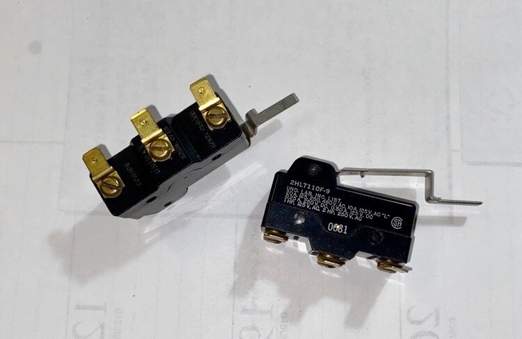 (2) Unimax 2HTL110F-9 20-amp @ 125,250,480vac SPDT Microswitch Light Force