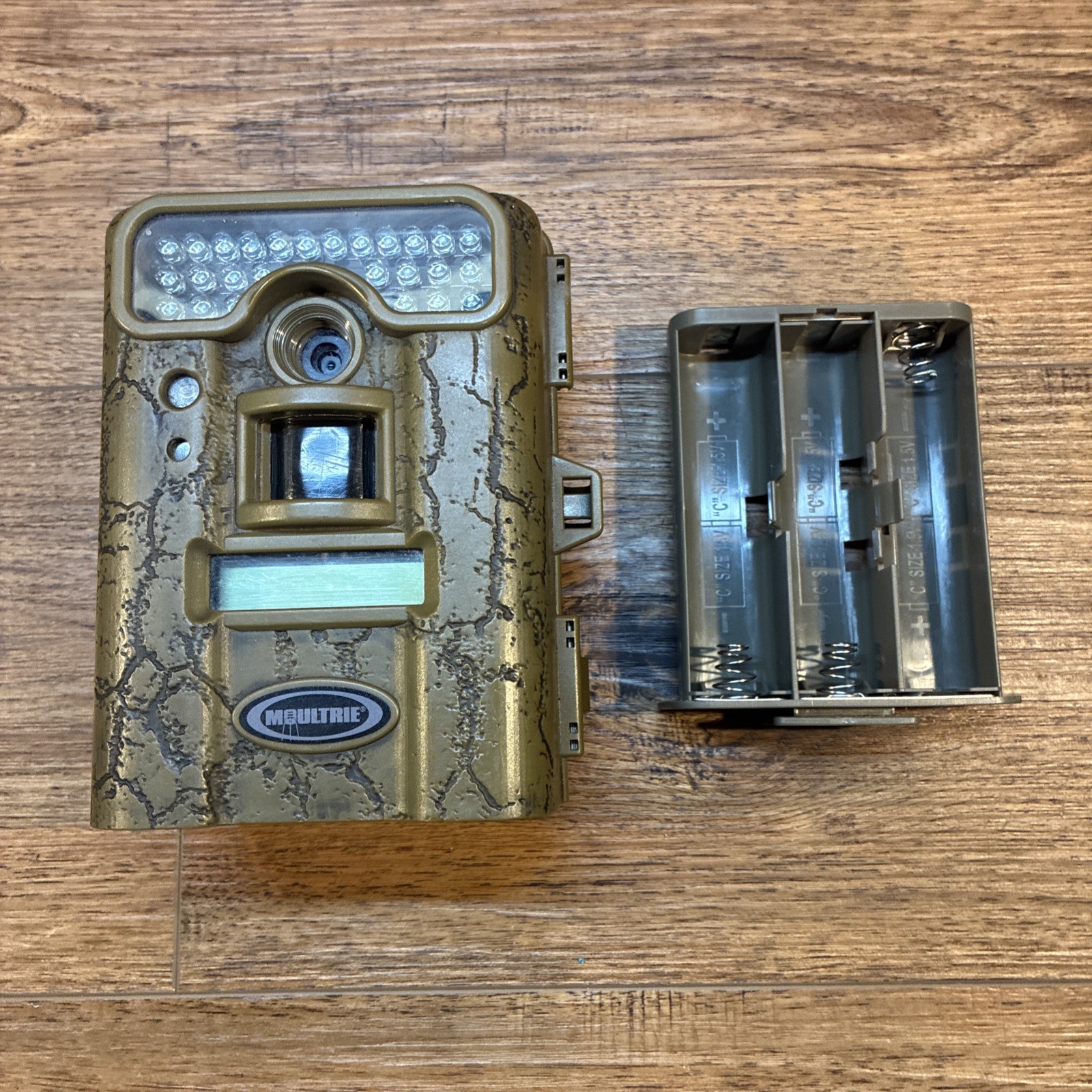 Trail Cam , Moultrie Products LLC  Game Spy D55IRXT Digital Hunting Camera. Read