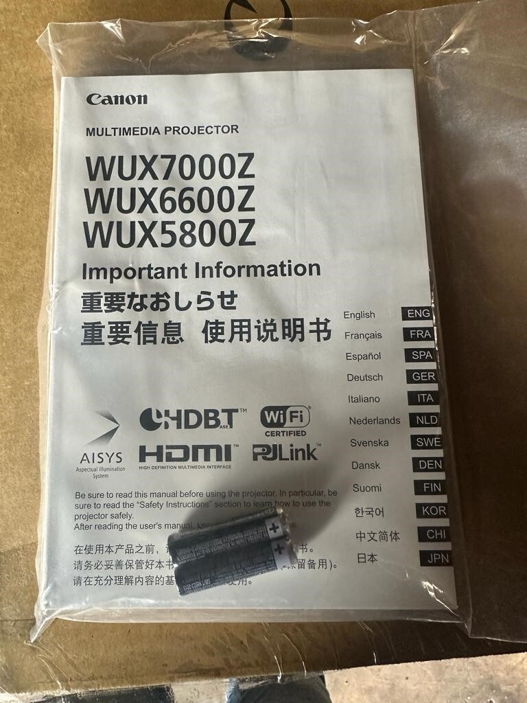 Canon Mulitmedia Projector (WUX5800Z REALiS)