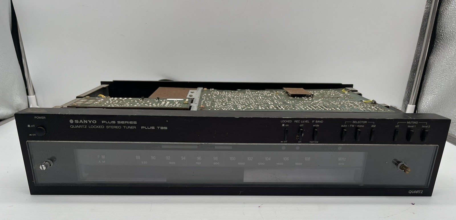 Sanyo Plus T35 Tuner Powers On For Parts Or Repair Vintage