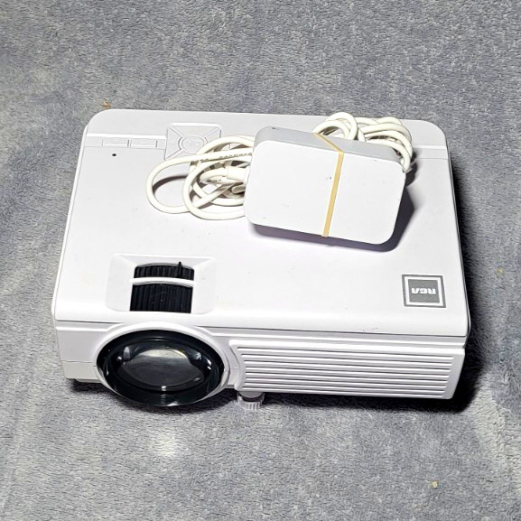 RCA RPJ136-B LCD Projector 720p 3200 Lumens HDMI USB Built-In Speaker White
