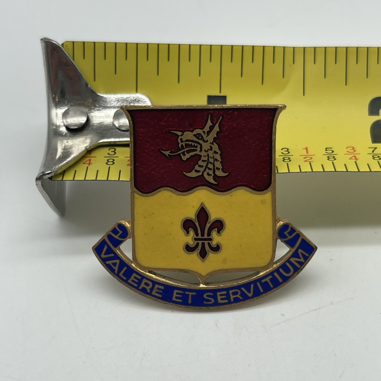 U.S. Military 124th Maintenance Battalion DI DUI Crest Pin VALERE ET SERVITIUM