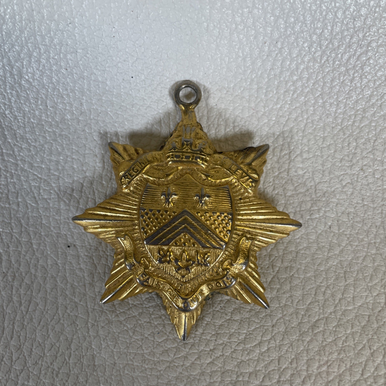 WW2 Canadian Le Regiment De Levis Cap Badge Pendant