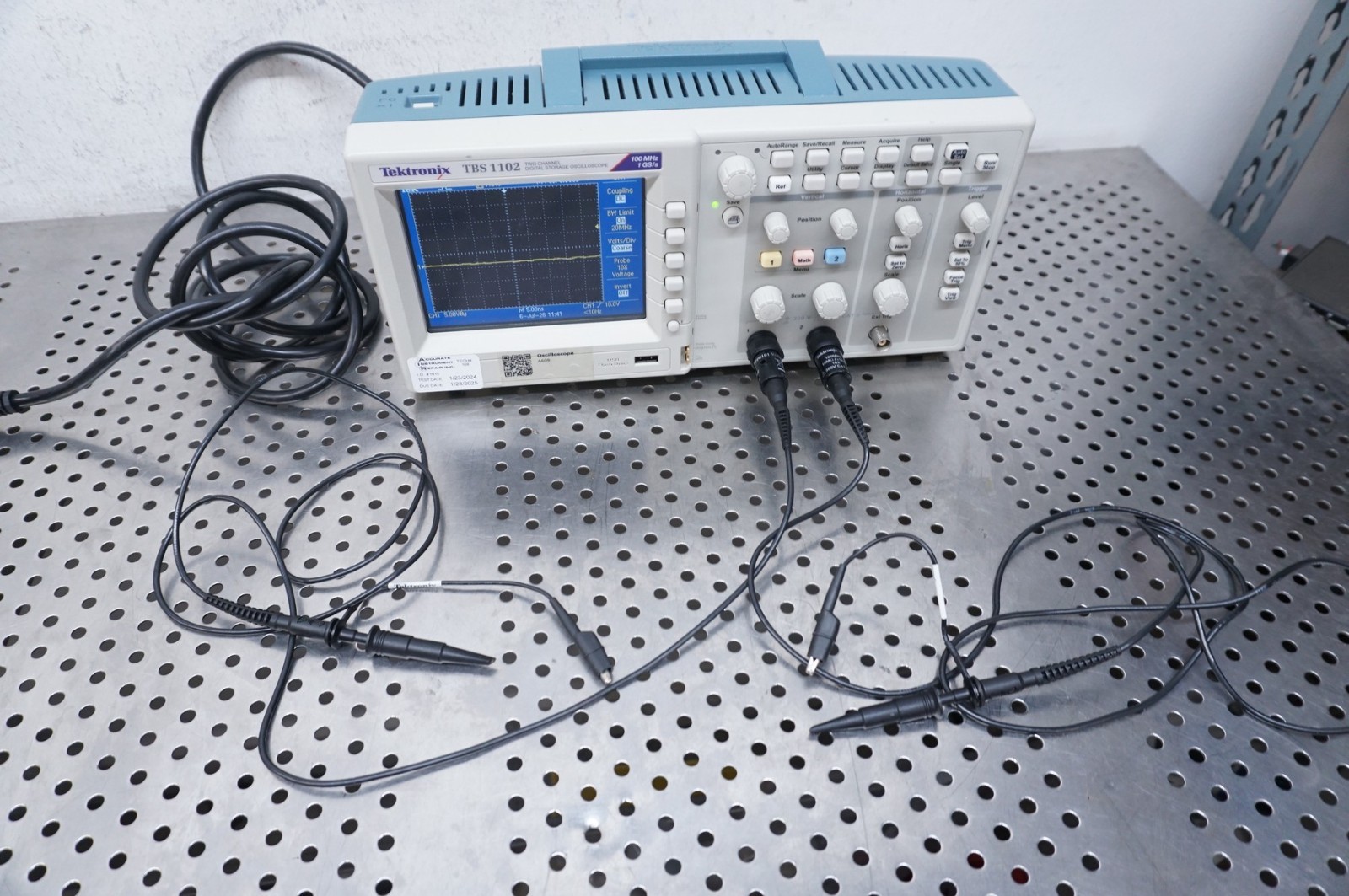 Tektronix TBS1102 TBS 1102 Digital Oscilloscope w/ probe TPP0101