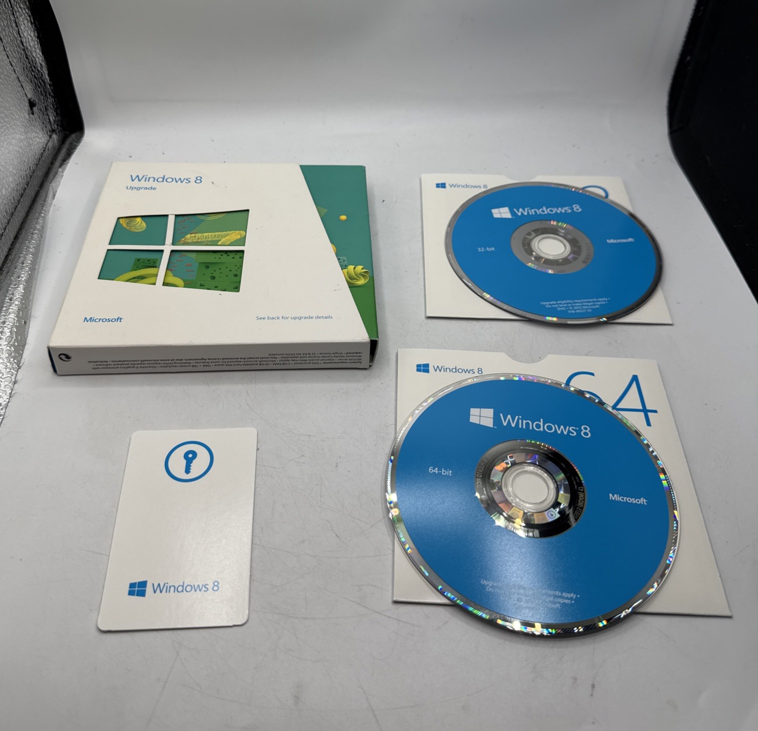 Microsoft Windows 8 Upgrade for PC 32 64 Bit DVD box 2 disc + Product Key