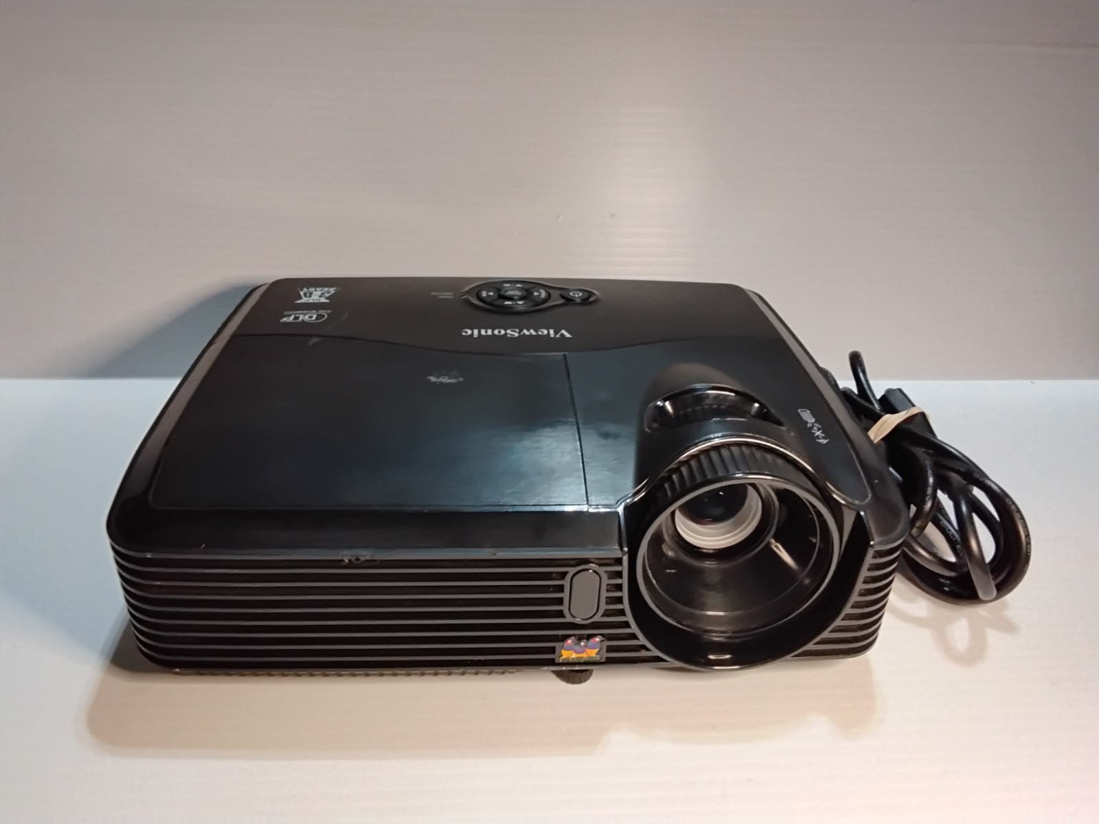 ViewSonic PJD5233 DLP Projector 2700 ANSI Lumens HDMI 1080p HD 120 Hz 3D