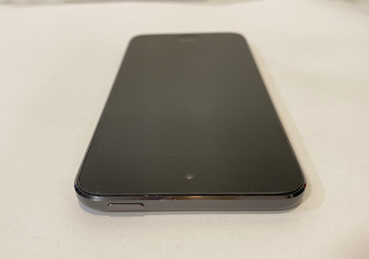 Apple iPod Touch 6th Generation Space Gray (16 GB)