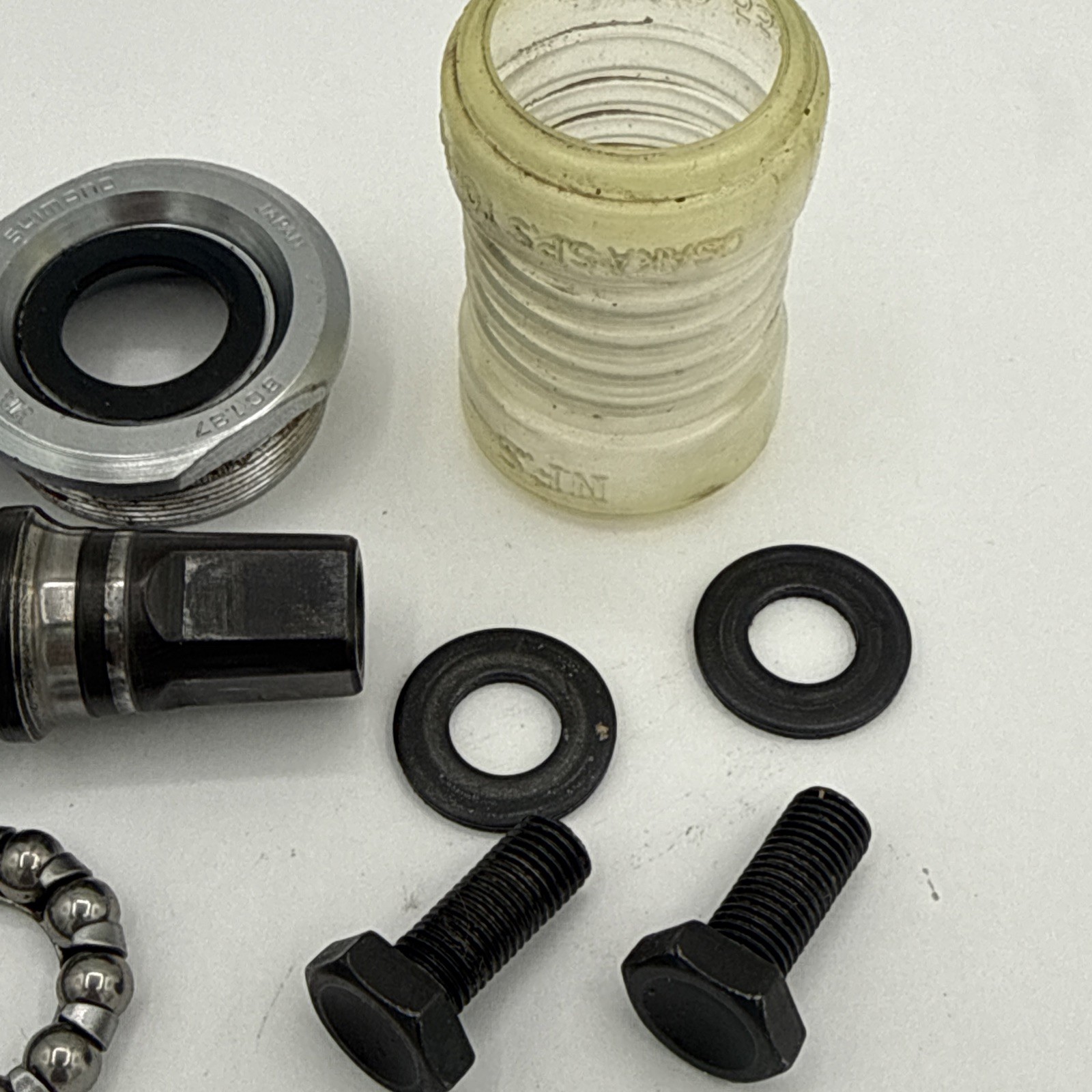 Bottom bracket spindle Bottom Bracket Shimano Santé 1900100 - BB-5000 68×108mm