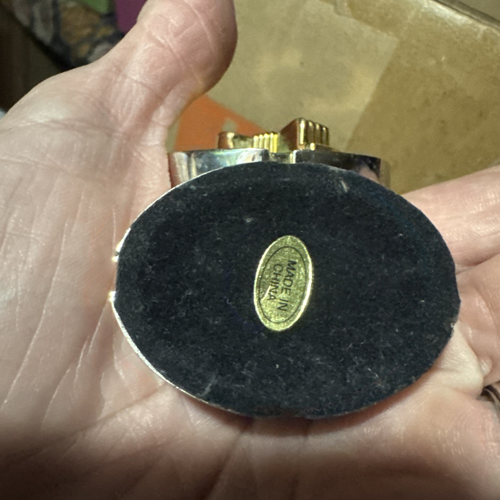 Oval Metal Box With Bow With A Clock Inside