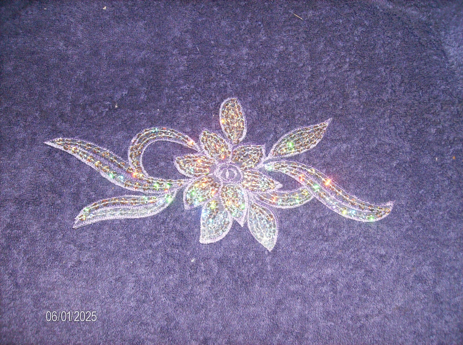 80 PC GLUE-ON VIOLET PURPLE FLOWERS CRAFS RESIN NEW SALE #34
