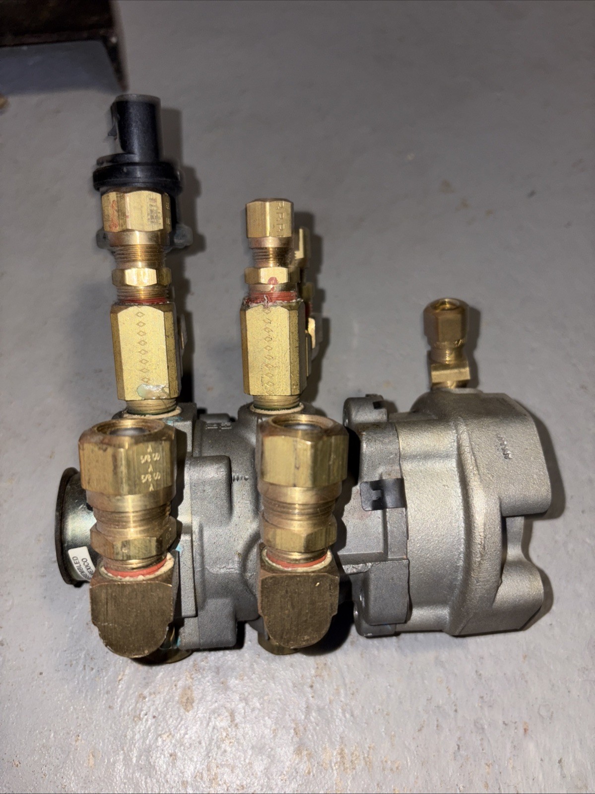 Bendix E-6 Series NPT Foot Brake Valve P/N 286171N