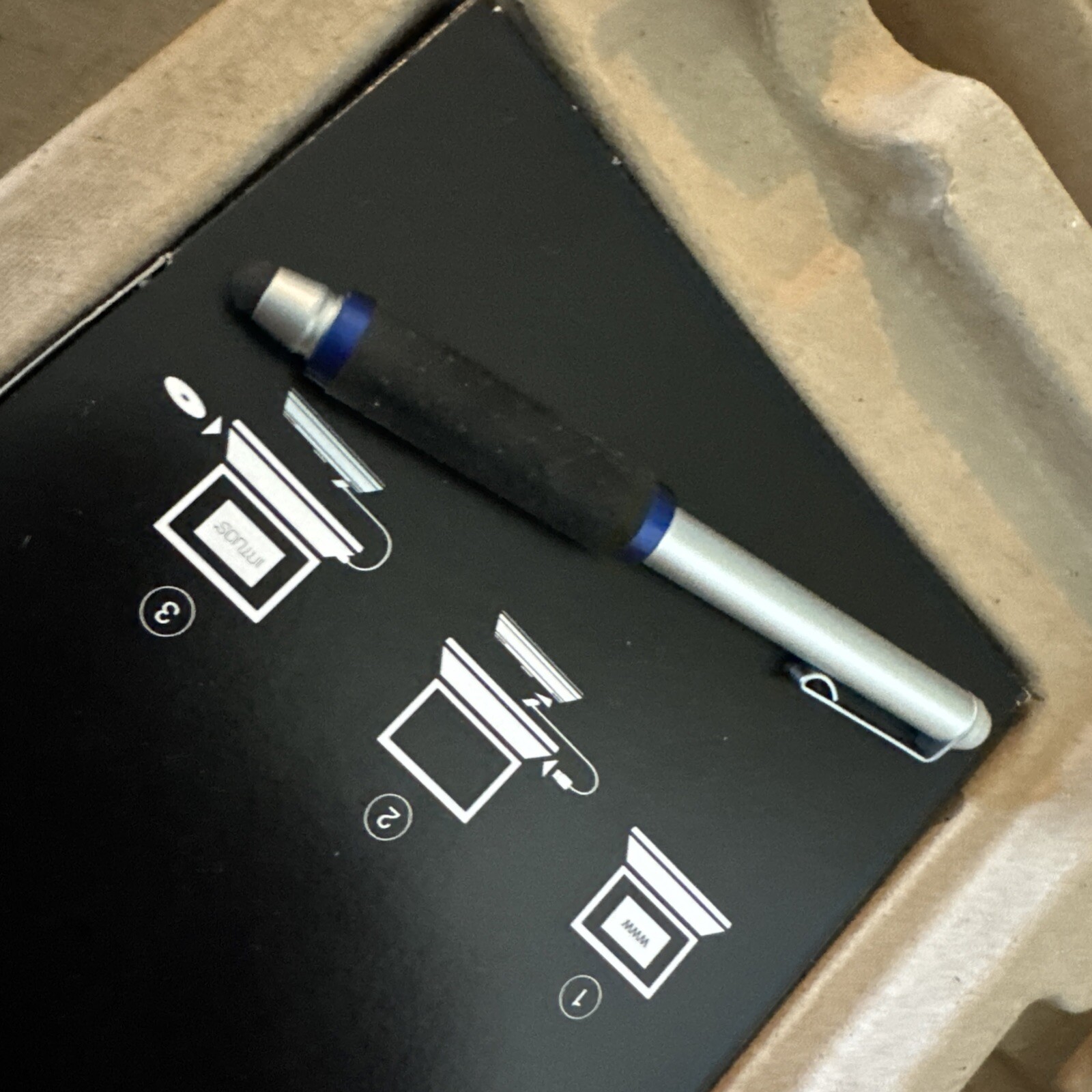 Wacom Intuos CTH-480 Touch Graphics Tablet with Different Bamboo Pen (Small) USB