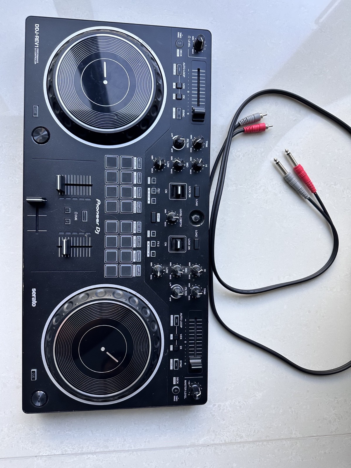 Pioneer DDJ-REV1 Serato DJ controller