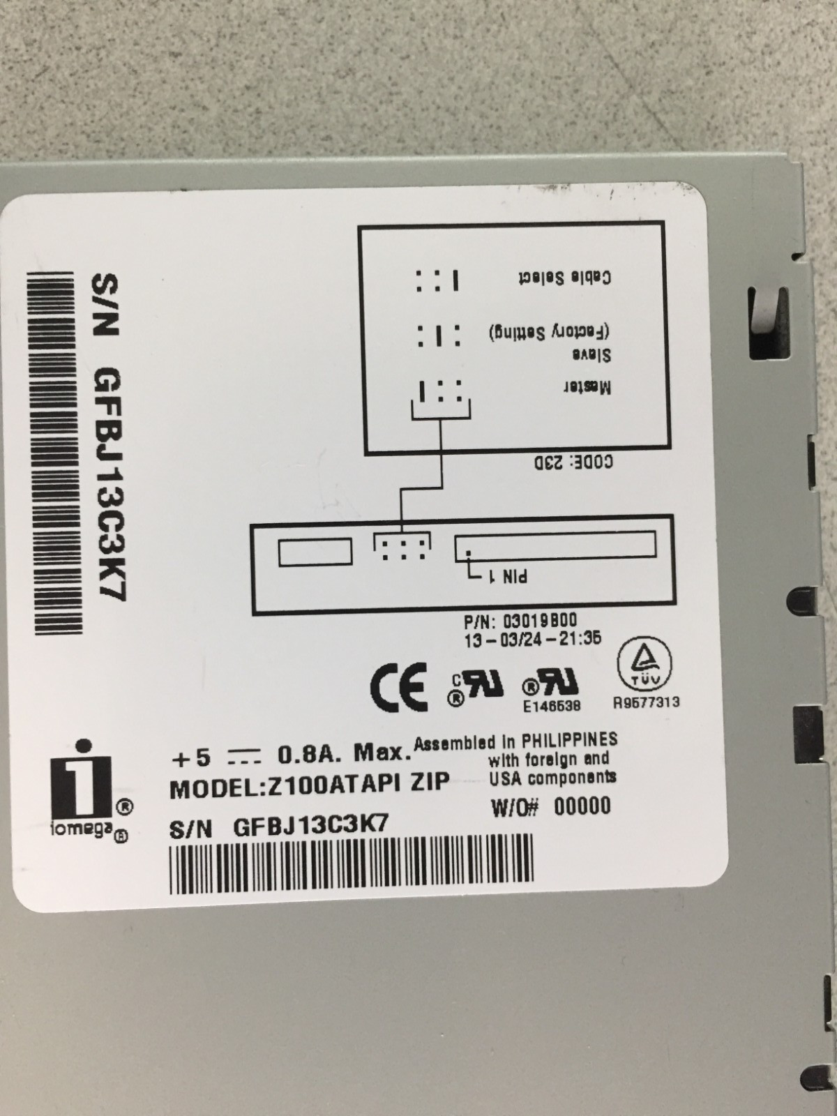 Iomega IDE Internal 3.5" Zip Drive Z100ATAPI ZIP Beige