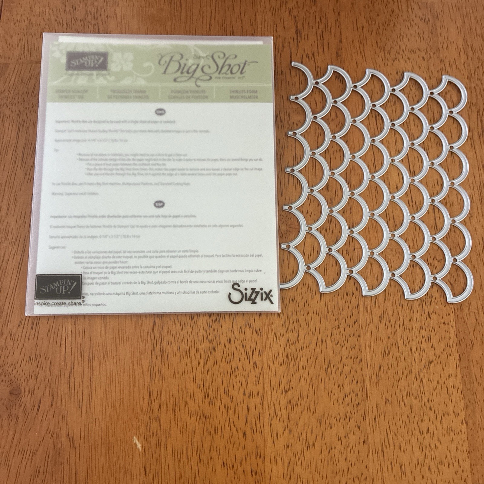 Stampin’ Up! Striped Scallop Thinlits Die #133734