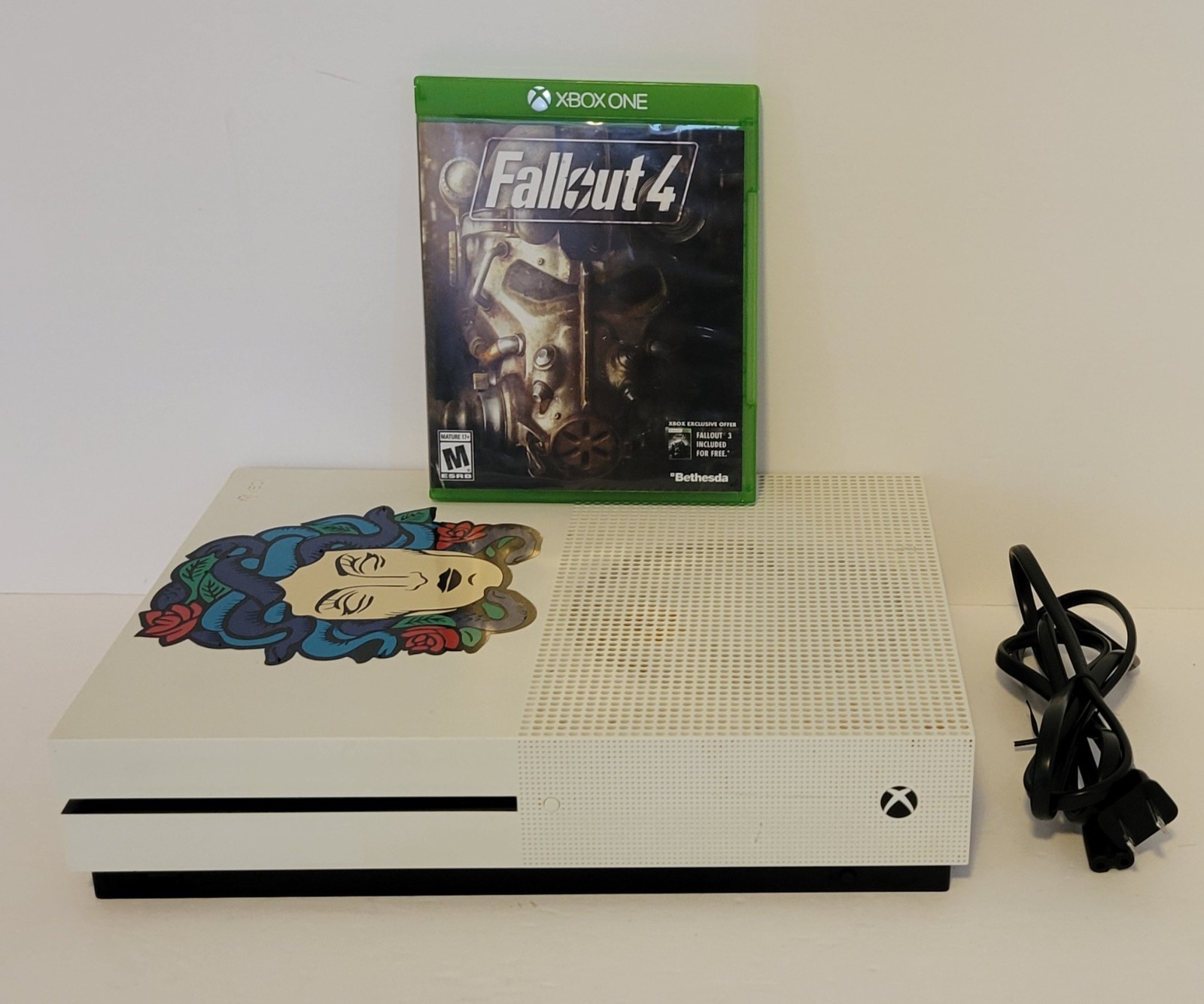 Microsoft Xbox One S (1681) White Console  500GB w/ 1 Game. TESTED AND WORKING!