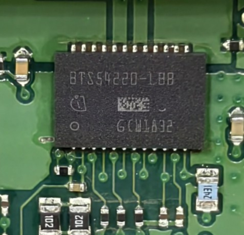 New BTS54220-LBB BTS54220-LBE BTS54220-LBA PG-SON24 automotive computer version