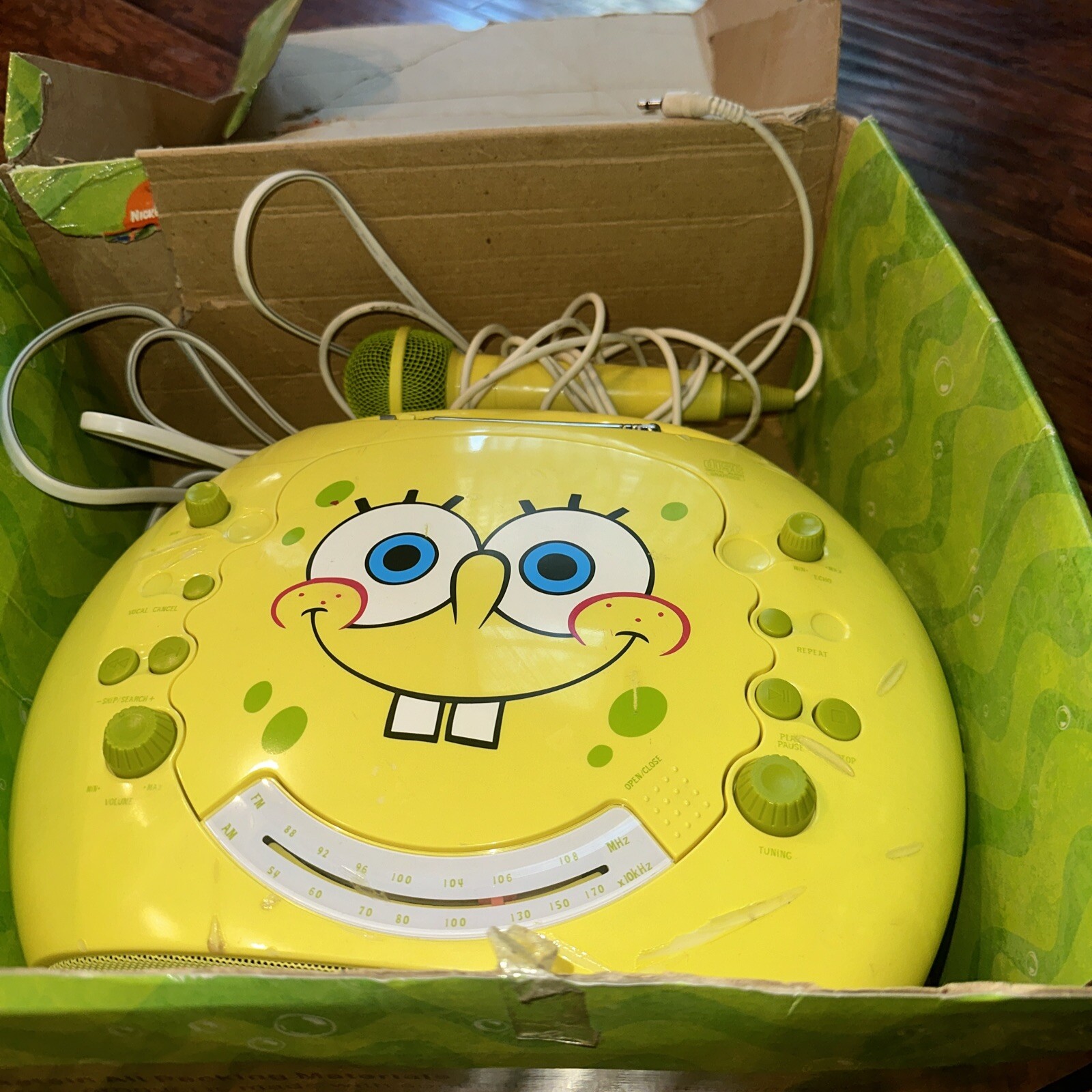 Used spongebob Portable Cd Player & Graphics Karaoke System
